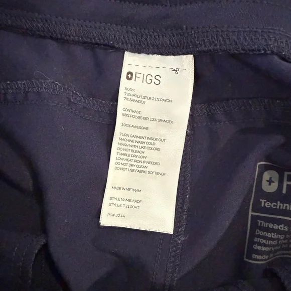 FIGS Kade Cargo Scrub Pants in Navy Blue (S-Tall) - Picture 5 of 6